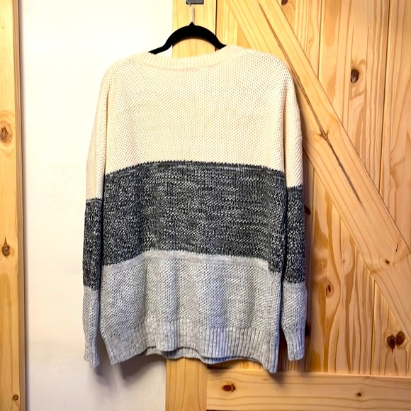 Colorblock Sweater - Picture 2 of 3